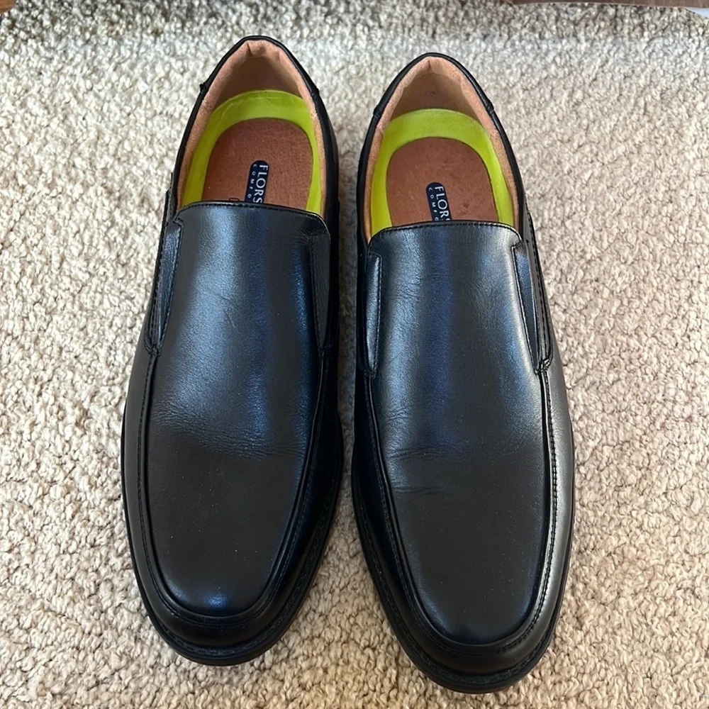 Florsheim ortholite mens SZ 8D black leather loafers.